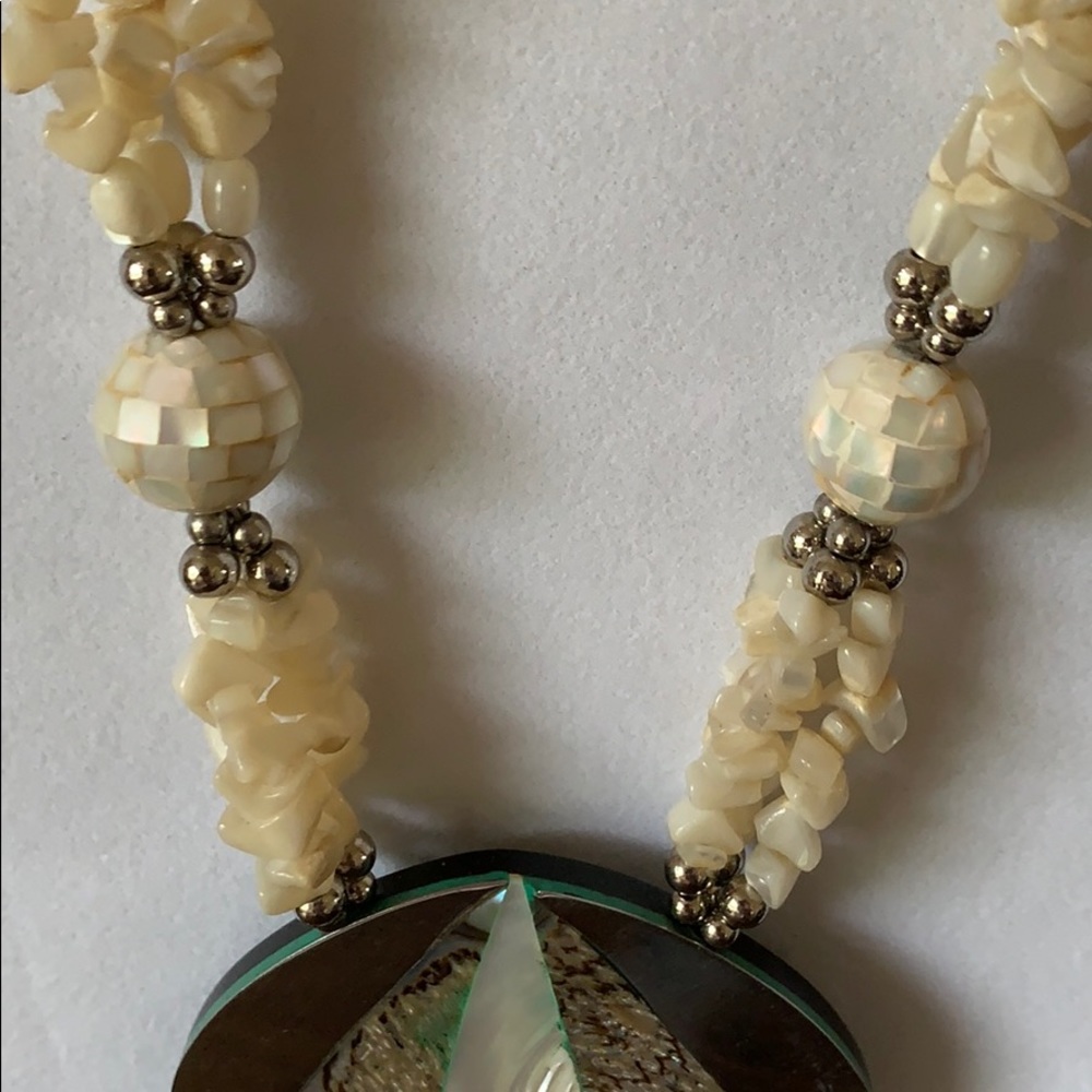 Shell Necklace - Picture 3 of 7